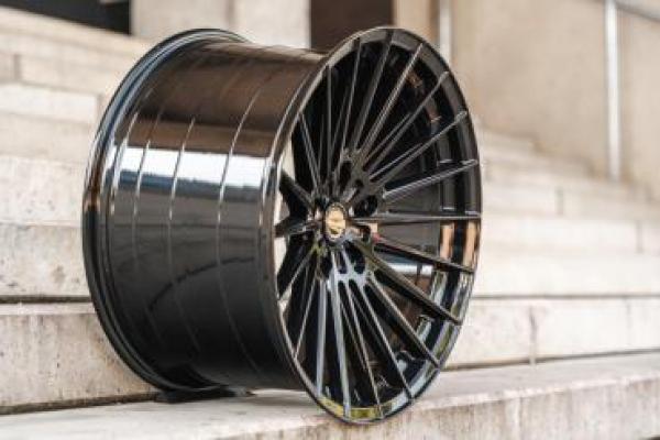 LC – P17 11Jx22 Zoll ET 42 5x112 Black Glossy